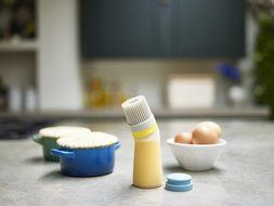 Joseph Joseph Glaze Refillable Silicone Pastry Squeezable Container Interchangeable Brush Heads, Off-White N9