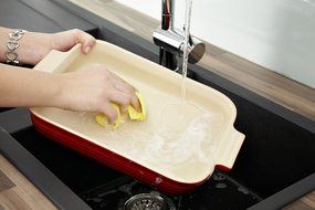 Le Creuset Stoneware 12-1/2-by-9-1/2-Inch Rectangular Baking Dish, Cherry N4