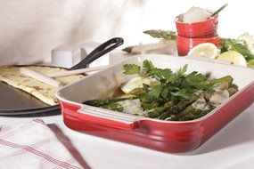 Le Creuset Stoneware 12-1/2-by-9-1/2-Inch Rectangular Baking Dish, Cherry N6
