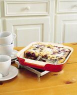 Le Creuset Stoneware 12-1/2-by-9-1/2-Inch Rectangular Baking Dish, Cherry N7
