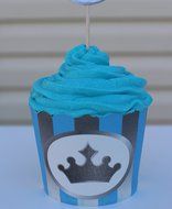 Princess Gold Crown - Cupcake Wrappers/Disposable Baking Cups- 25 pack. N4