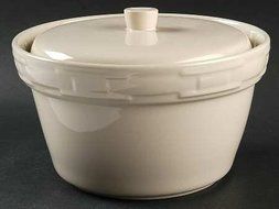 Longaberger Woven Traditions Pottery&nbsp;Roundabout Casserole - Ivory