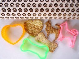 Dog paws pattern rolling pins and cookie cutter