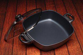 Swiss Diamond Nonstick Covered Casserole, 5 quart N4