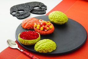 Wilton Brains Halloween Candy Mold N2