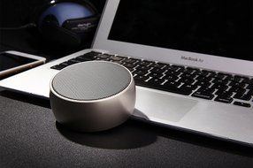 HWAY Hi-Fi Bluetooth Speaker Portable Mini Wireless Speaker Support Hands-free Function TF Card(Gold) N7