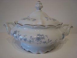 Johann Haviland Fine China Blue Garland Covered Casserole Dish