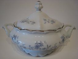 Johann Haviland Fine China Blue Garland Covered Casserole Dish N3