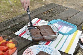 Anchor Hocking 3-Quart Glass Baking Dish with Teal TrueFit Lid N8