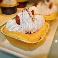 Foil Baking Quadro Cup 3.4 ounces with Lid Gold 100 count box N2