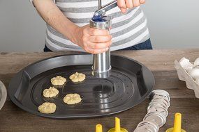 Deluxe Cookie Press with Icing Gun N2
