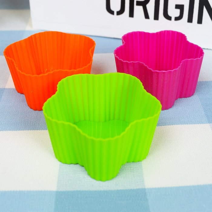 Webake Silicone Baking Cups, Cupcake Liners, Muffin Cups (12-pack, Star) N17