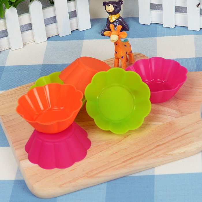 Webake Silicone Baking Cups, Cupcake Liners, Muffin Cups (12-pack, Star) N27