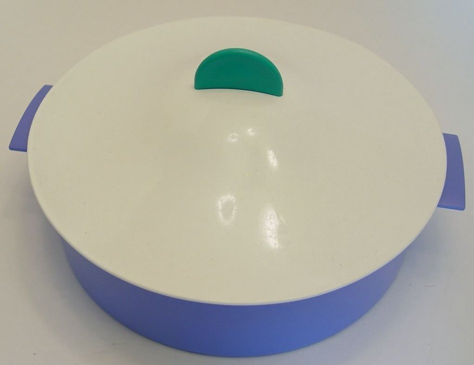 Tupperware Crystalwave Microwave Casserole Dish 9" D