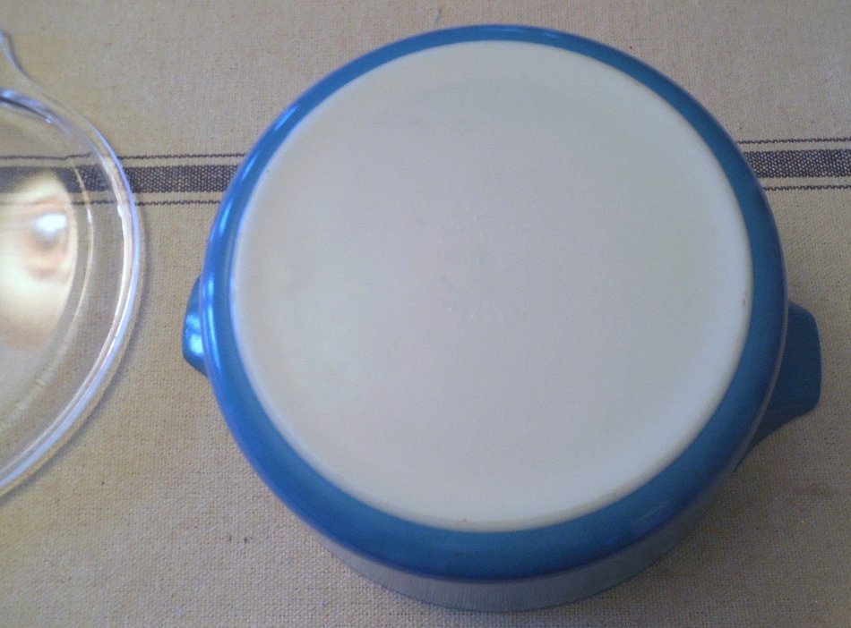 Vintage 1970's Pyrex Blue Snowflake Garland 2 1/2 Quart Casserole Baking Dish w/ Clear Lid N4