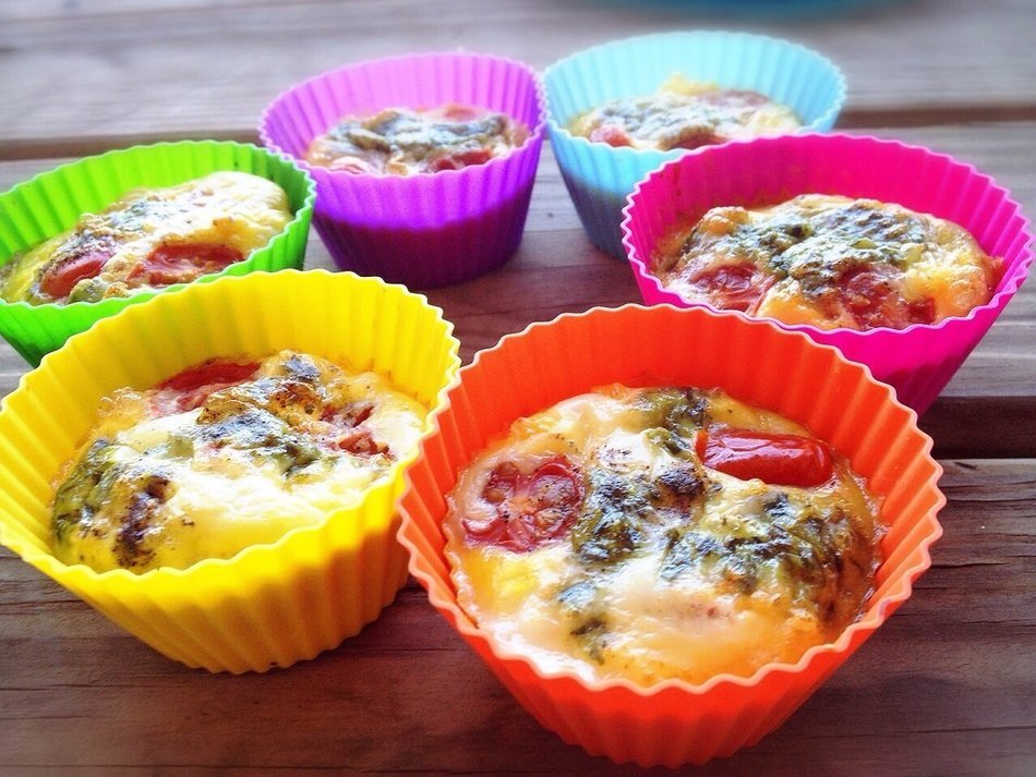 Venice Kitchen Silicone Baking Cups, 12 Reusable Non-stick Cupcake Liners, Free 50 Recipe Ebook and Storage Container N8