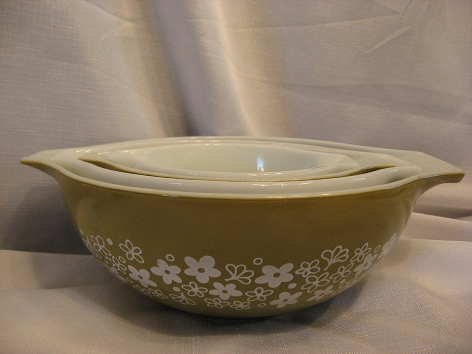Vintage Pyrex Spring Blossom Cinderella Mixing Bowl Set- 400, 401, 402, 404- 1 1/2 Pint, 1 1/2 Quart, 2 1/2 Quart... N3