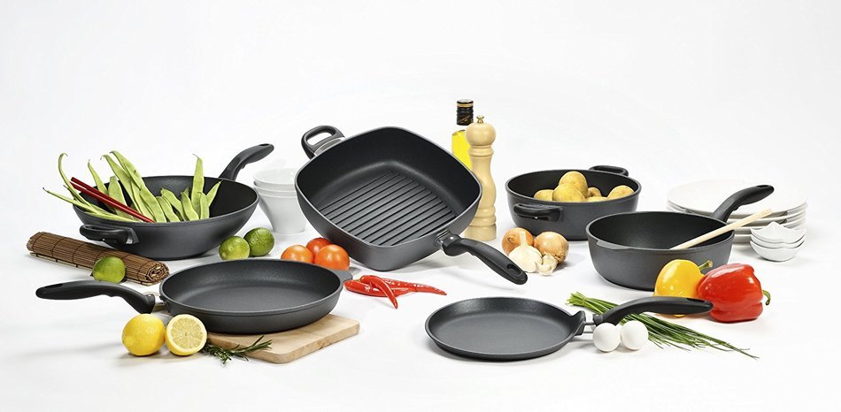 Swiss Diamond Cast-Aluminum Nonstick 11-by-11-Inch Square Casserole with Lid N3