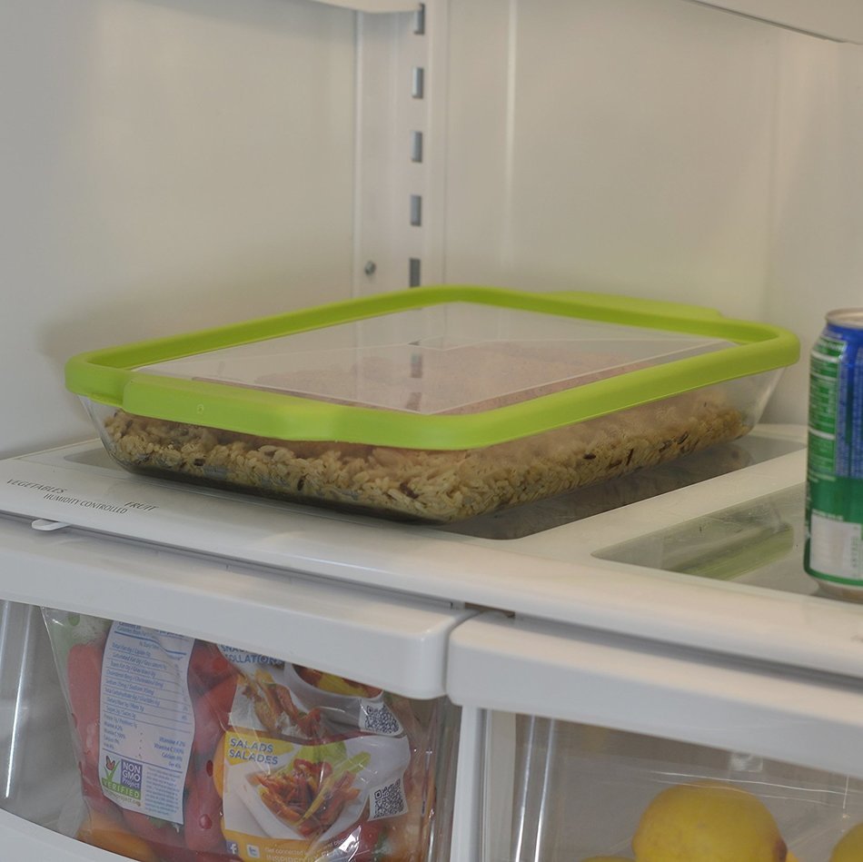Anchor Hocking 3-Quart Glass Baking Dish with Green TrueFit Lid N5