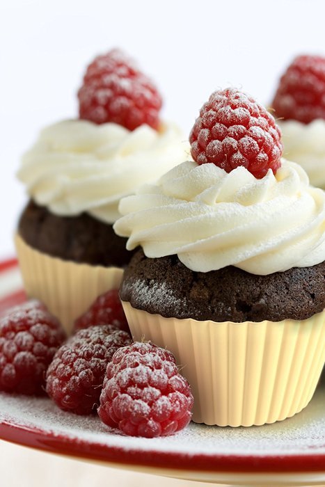 Simple Home Creations Nonstick Silicone Muffin Cups 12 Standard Cupcake Size Cup Cream & Brown N6