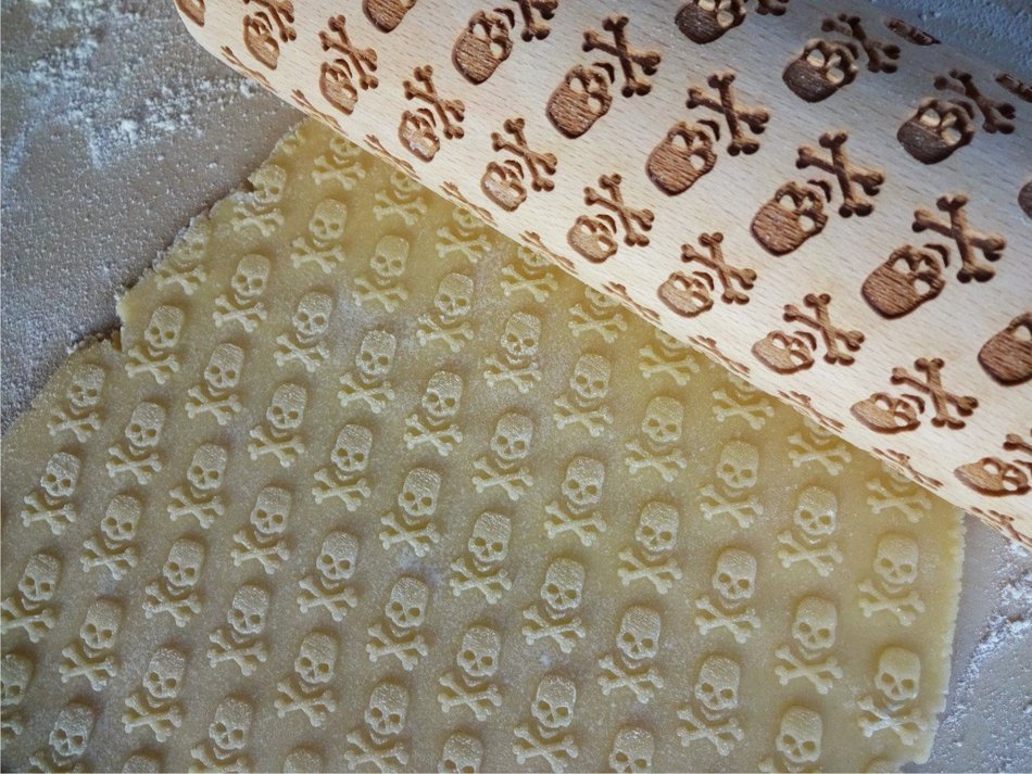Bopstyle Wooden Laser Engraved Rolling Pin with Skulls Pattern for Embossed (15" x 1.96&ldquo;, Skulls Eat Me) N11