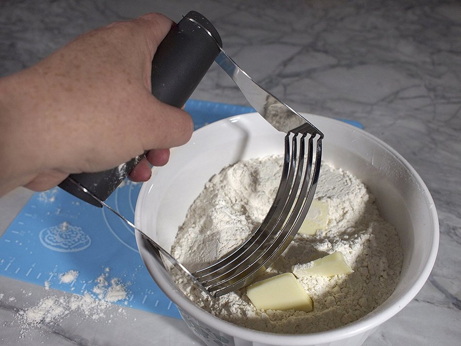GS Professional Heavy Duty Stainless Steel Pastry Dough Blender Mixer Cutter with Blades and Bonus Pastry Mat N4