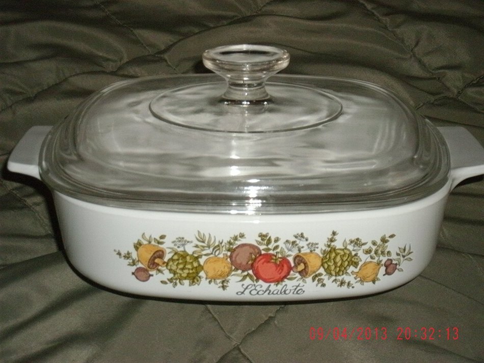 Pyrex Corning Ware 8x8x1 3/4 Covered Casserole A8B
