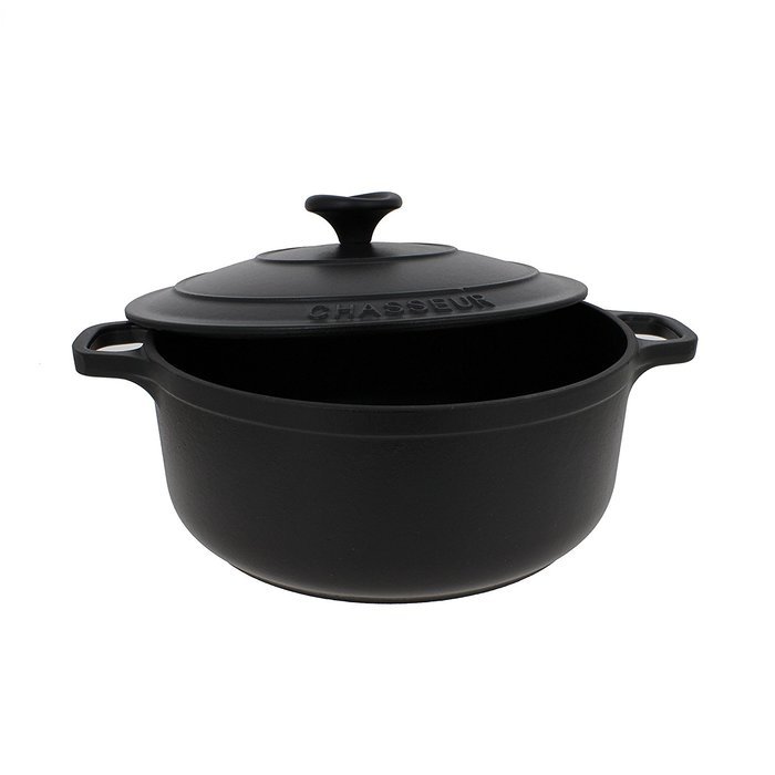 Chasseur 3.25-quart Black French Enameled Cast Iron Round Dutch Oven N2