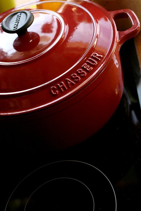 Chasseur 3.25-quart Black French Enameled Cast Iron Round Dutch Oven N4