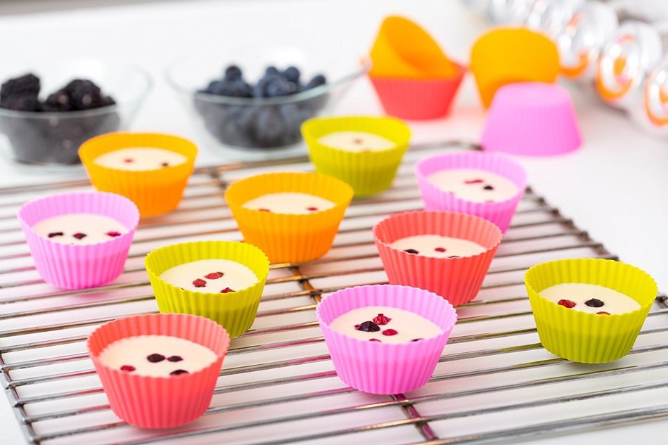 Theo's Bakeware Silicone Cupcake Liners, Round Shape Muffin Cups, Pack of 24 / 4 Colors Reusable & Nonstick Standard... N6
