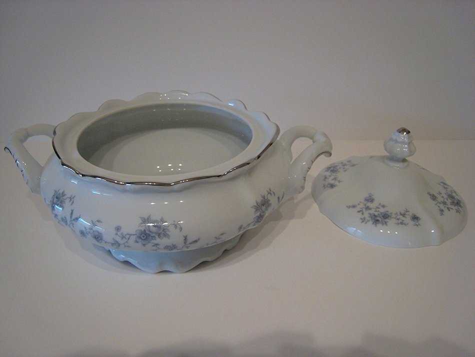 Johann Haviland Fine China Blue Garland Covered Casserole Dish N5