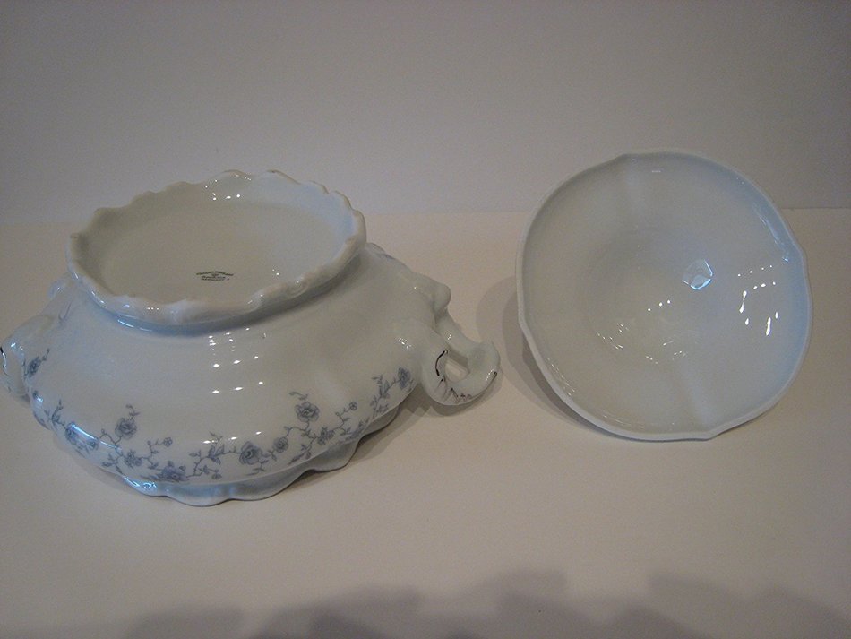 Johann Haviland Fine China Blue Garland Covered Casserole Dish N7