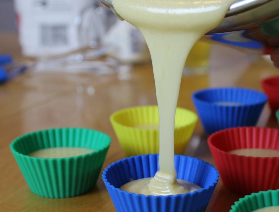 Elbee Premium Re-Usable Silicone Muffin Cups Set of 12 For Cupcakes, Muffins, Cheese Cakes, Gelatin
