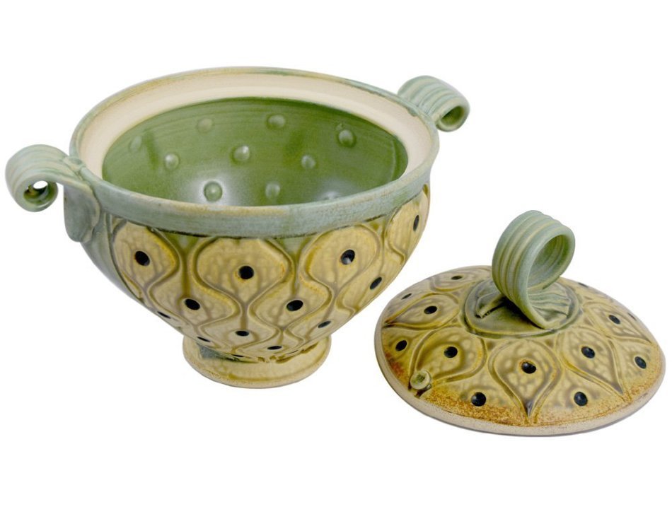 American Made Hand-Carved Pottery Lidded Casserole Dish with Diamond Tuft Pattern, Stoneware, 2-1/2-Quart N4