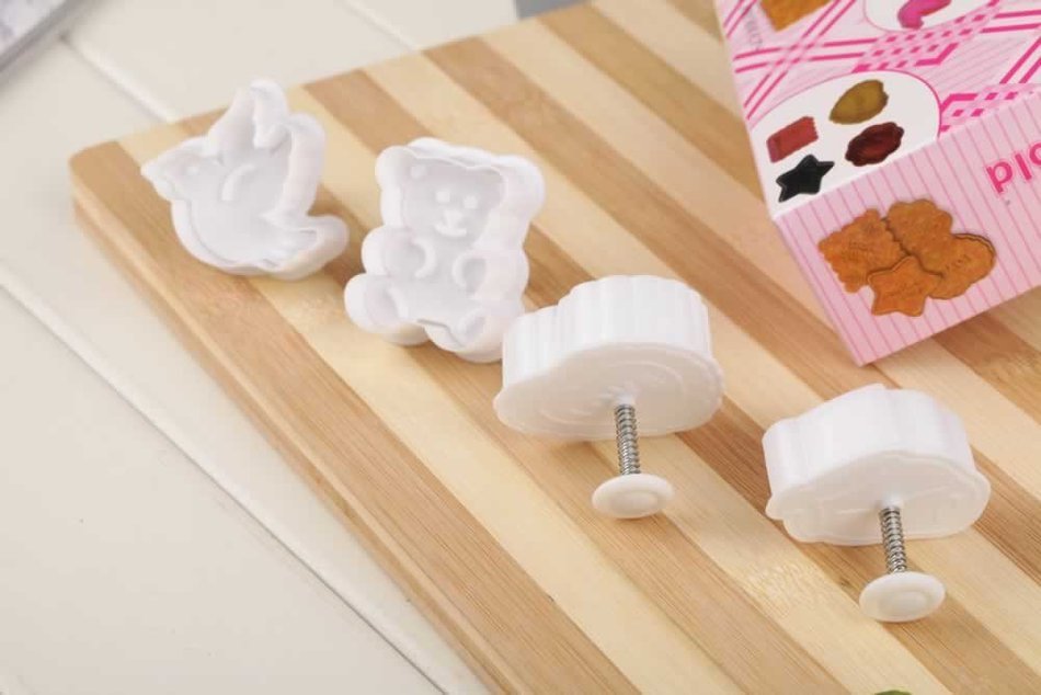 Home Value Baking Pie Crust Cutters, Set of 4, Dove, Bear, Heart, Leaf (COOKIECUTCK05)(