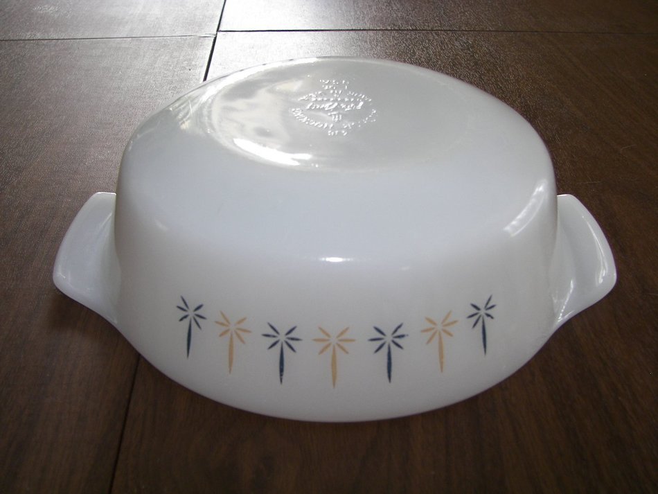 Anchor Hocking Fire-king Candle Glow Pattern 9" Round Casserole