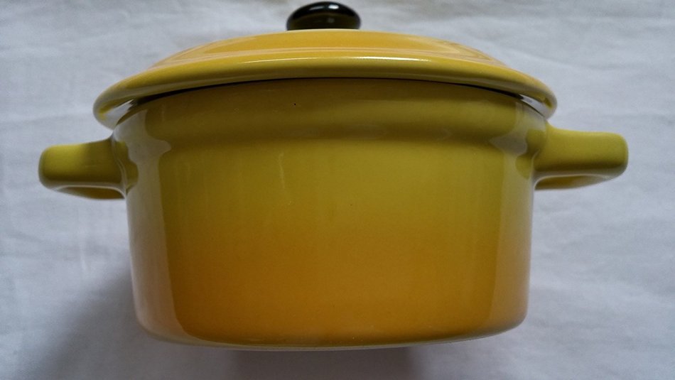 Stoneware Mini Round Casserole Dish, Assorted Colors (Yellow) N3