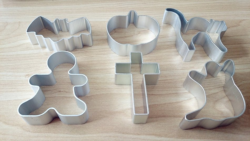 Kakaxi(TM) Chrismas Cookie Cutter Metal Cookie Cutter Set6-Piece(Batman,Pumpkin,Cat,Child,Cross,Ghost)