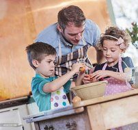 Cookie Press Kit, Includes Storage Case with 25 Seasonal Discs &amp; 8 Icing Tips, Plus FREE Recipes, Helpful Tips... N5