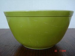 Vintage Pyrex Olive Green 1.5 Quart Bowl N2