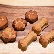 Domestic Corner Dog Bone and Paw Print Silicone Baking Pans - Set of 2 - Red N9