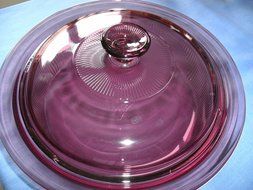 Vintage Pyex Cranberry Corning 2.5L Casserole N2