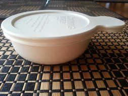 Corning Ware Beige (French White?) 15 Oz. Grab-It Heat N' Eat w/ Plastic Lid