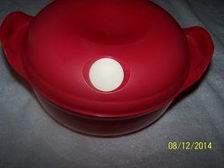 Tupperware Heat N Serve Large Round 6 Cup/red