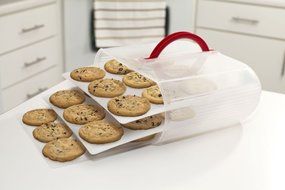 Mrs. Fields Dessert Diva All-in-One Dessert Carrier and Server, Red N10