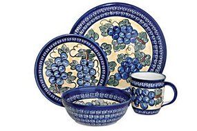 Polish Pottery Grapes 4 Piece Dinnerware Set with Cobalt Trim