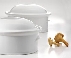Pillivuyt Oval Casserole with Lid, Medium 7.75 x 5.5 Inches, 1 Quart