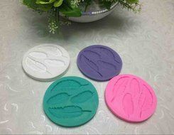 niceeshop(TM) 4 Cavity 3D Feather Shape Silicone Cake Mold Candy Jelly Fondant Making Mold Tools,Random Color N6