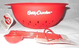 Betty Crocker 8" colander &amp; Set of Measuring Spoons