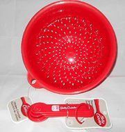 Betty Crocker 8" colander &amp; Set of Measuring Spoons N2
